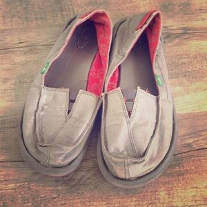 Sanuk Yoga mat sole slip on shoe.